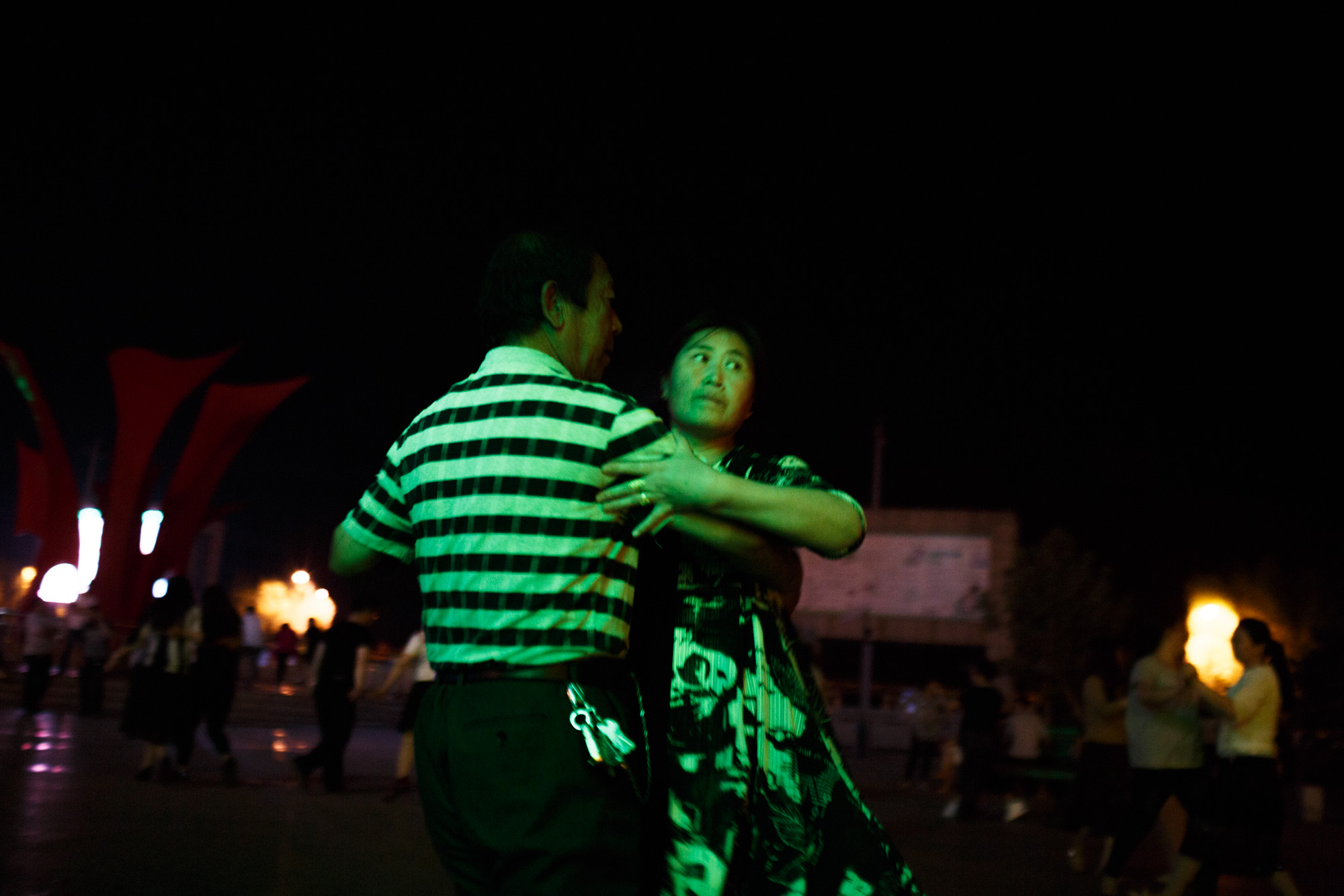 2017年，四川成都，小广场上跳舞的人。 澎湃新闻记者 周平浪 图